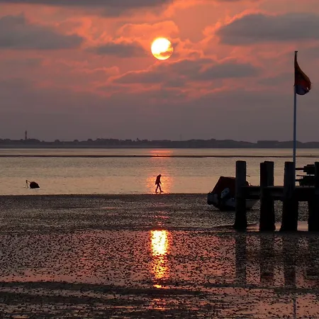 בית הארחה Knudsen 4*