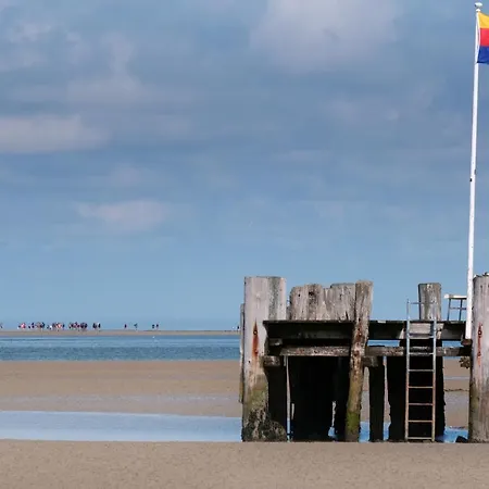 בית הארחה Knudsen 4*