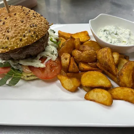 Knudsen בית הארחה 4*